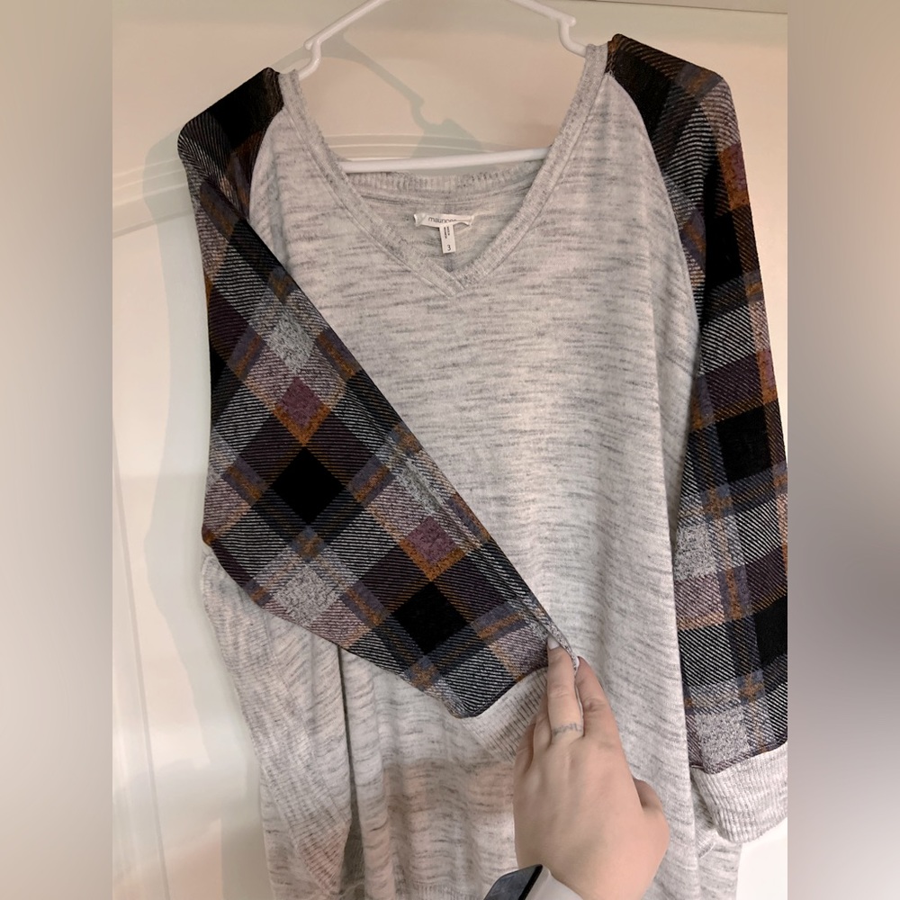 Beautiful light weight sweatshirt. Perfect for spring or fall.